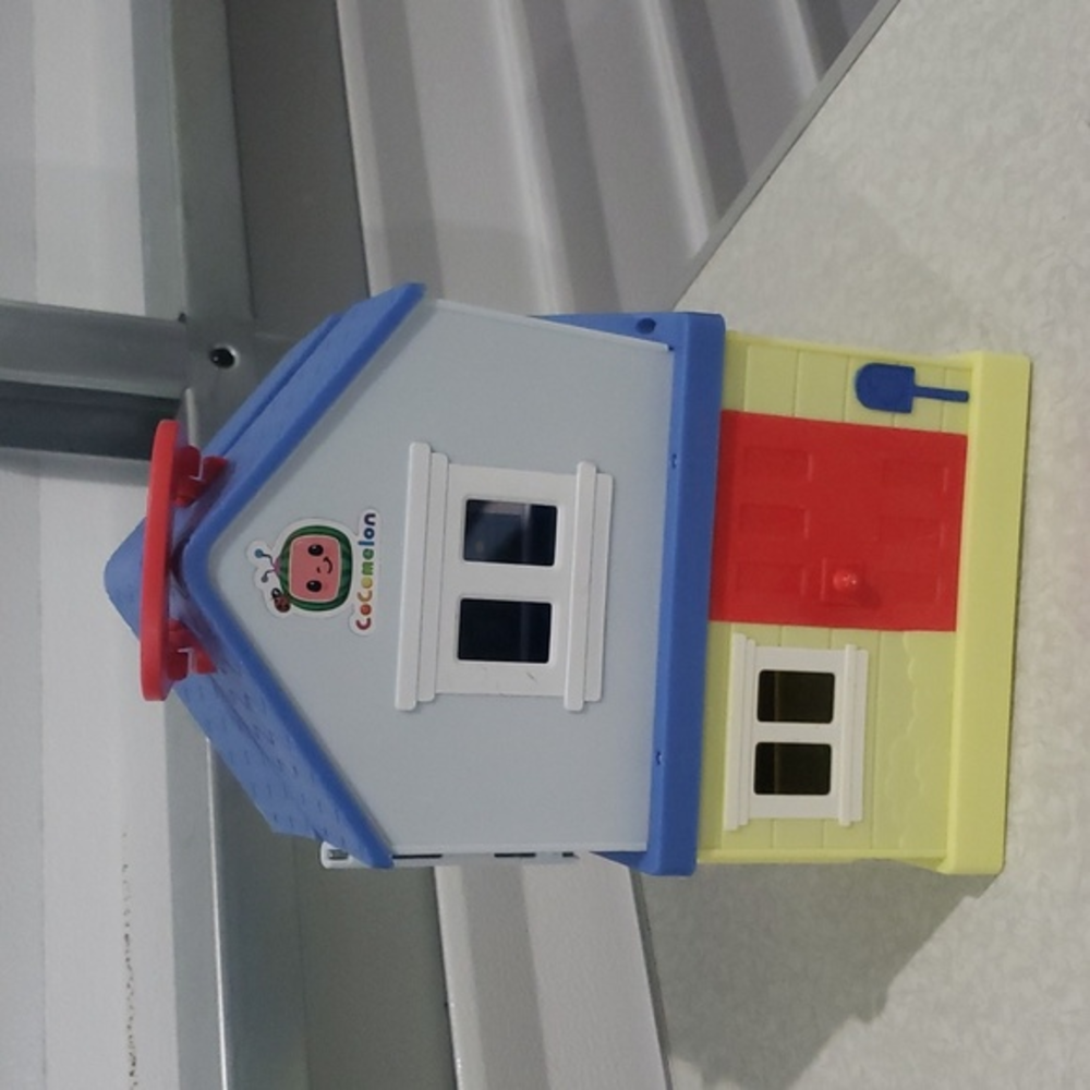 2021 CoComelon Deluxe‎ Family House with sounds
